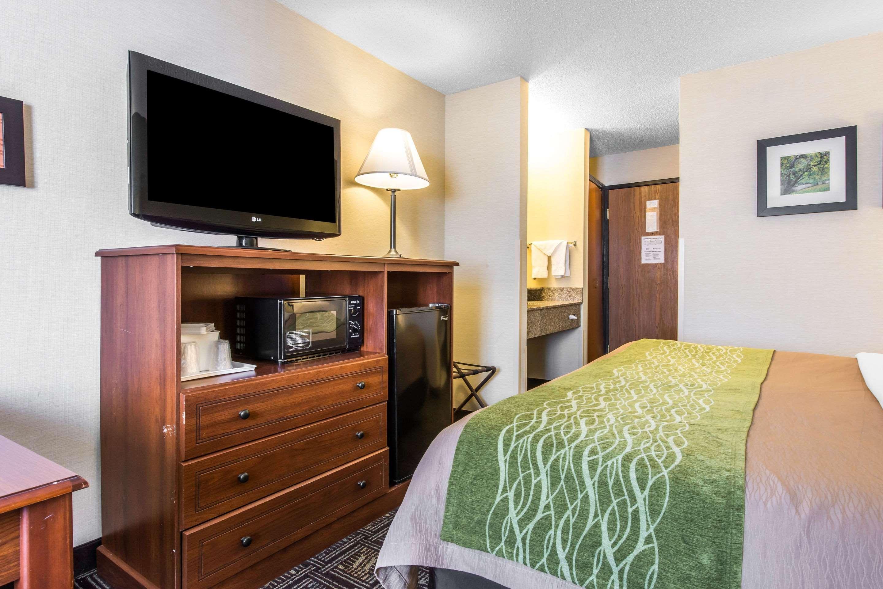 Comfort Inn Weirton Екстериор снимка