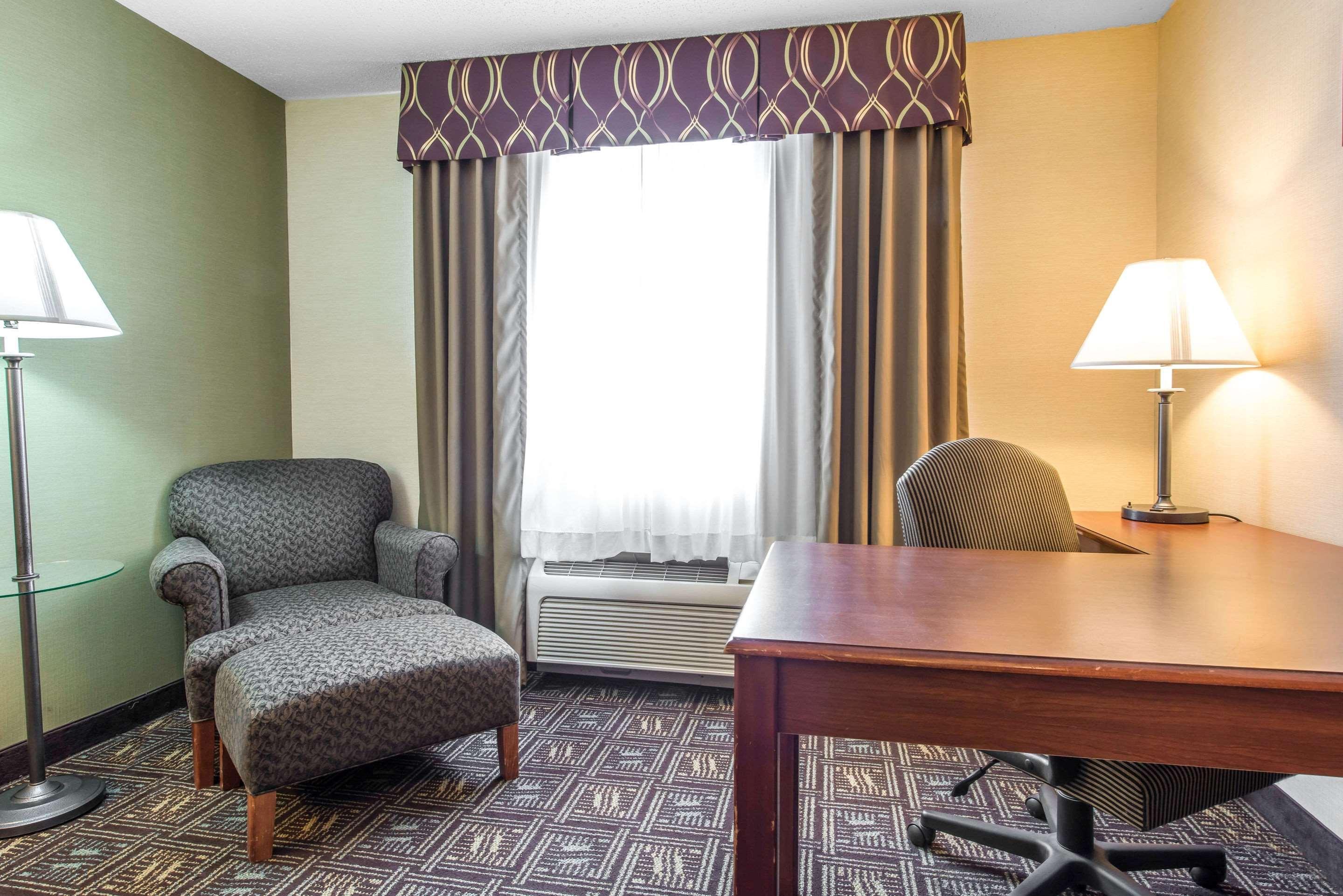 Comfort Inn Weirton Екстериор снимка