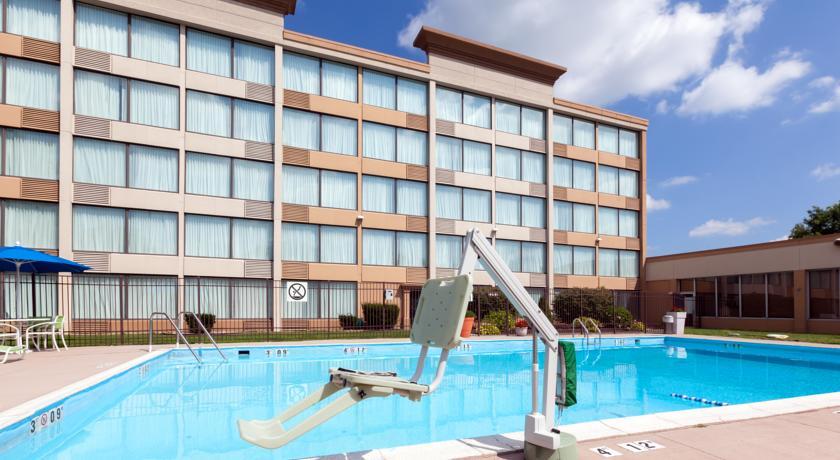 Comfort Inn Weirton Екстериор снимка