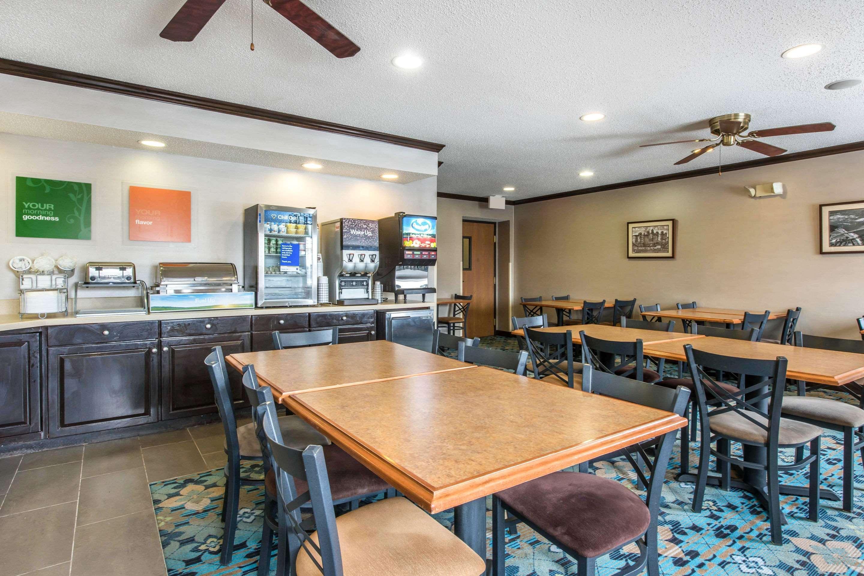 Comfort Inn Weirton Екстериор снимка