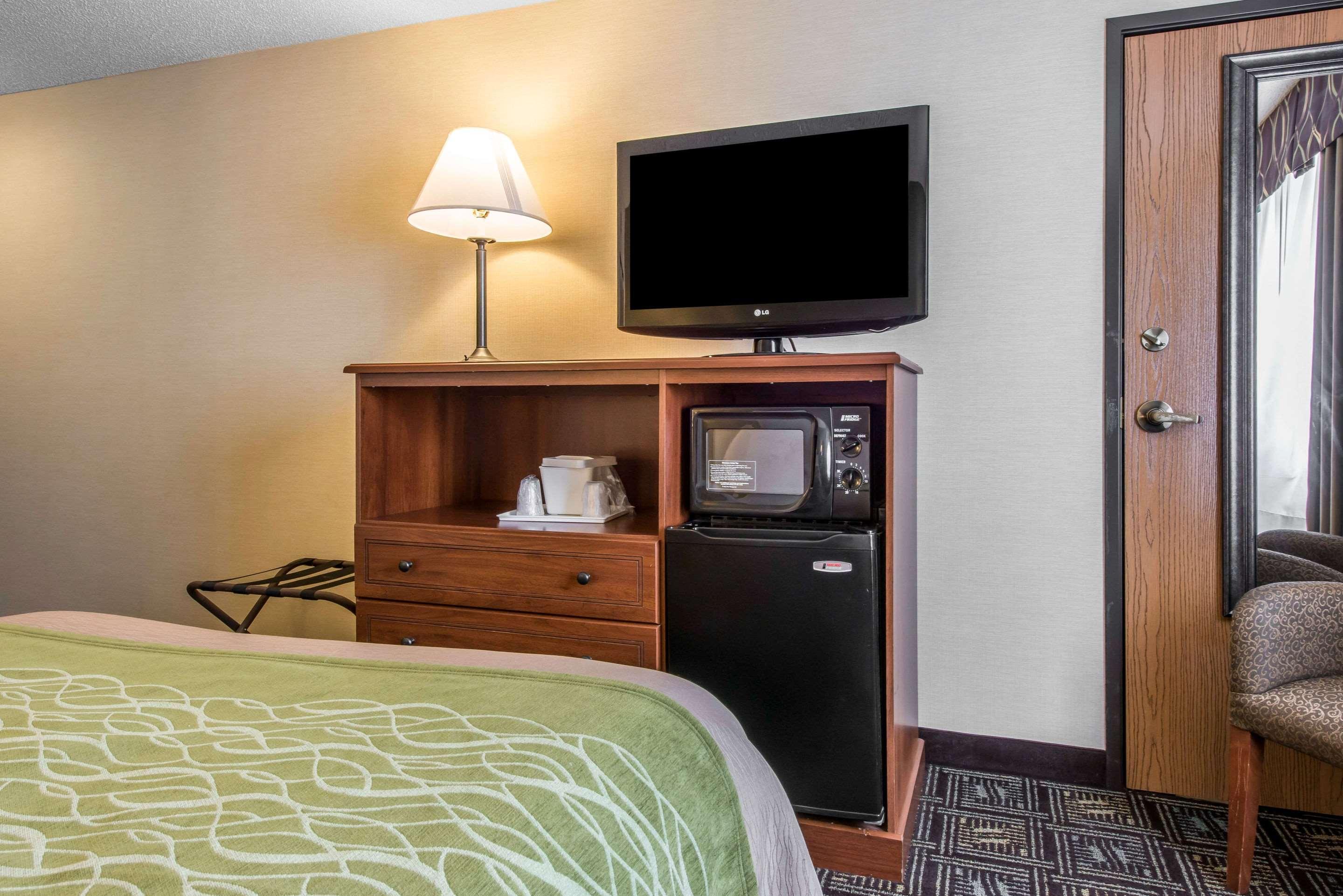 Comfort Inn Weirton Екстериор снимка