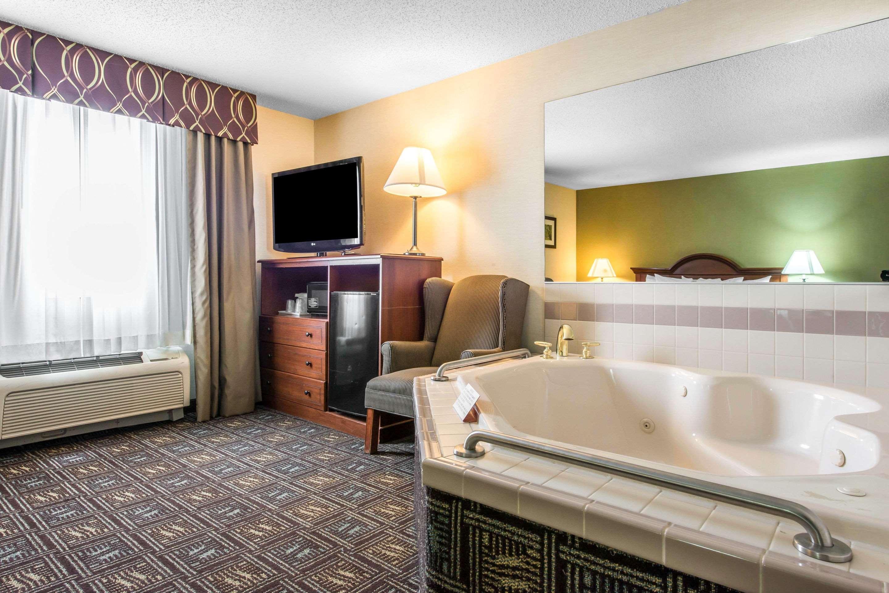 Comfort Inn Weirton Екстериор снимка