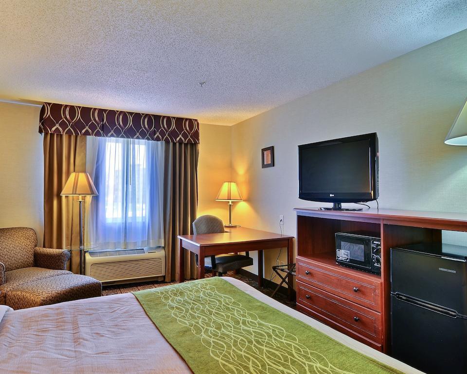Comfort Inn Weirton Екстериор снимка